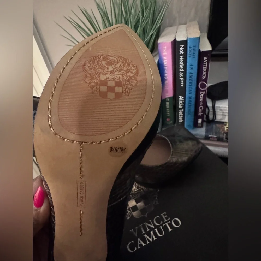 Brand New- Vince Camuto Women’s Snake Skin Platform Pump- Size 9.5
